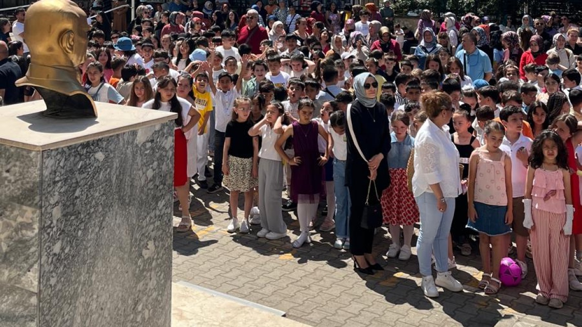2024-2025 EĞİTİM ÖMĞRETİM DÖNEMİ KARNE TÖRENİMİZİ YAPTIK.